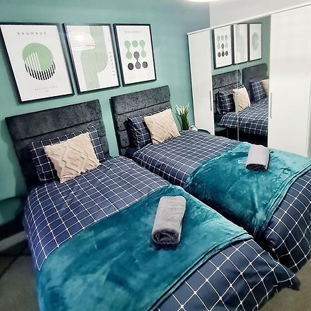 Bright 3Br Walking Distance To Town - Free Parking Apartment Глазгоу Екстериор снимка