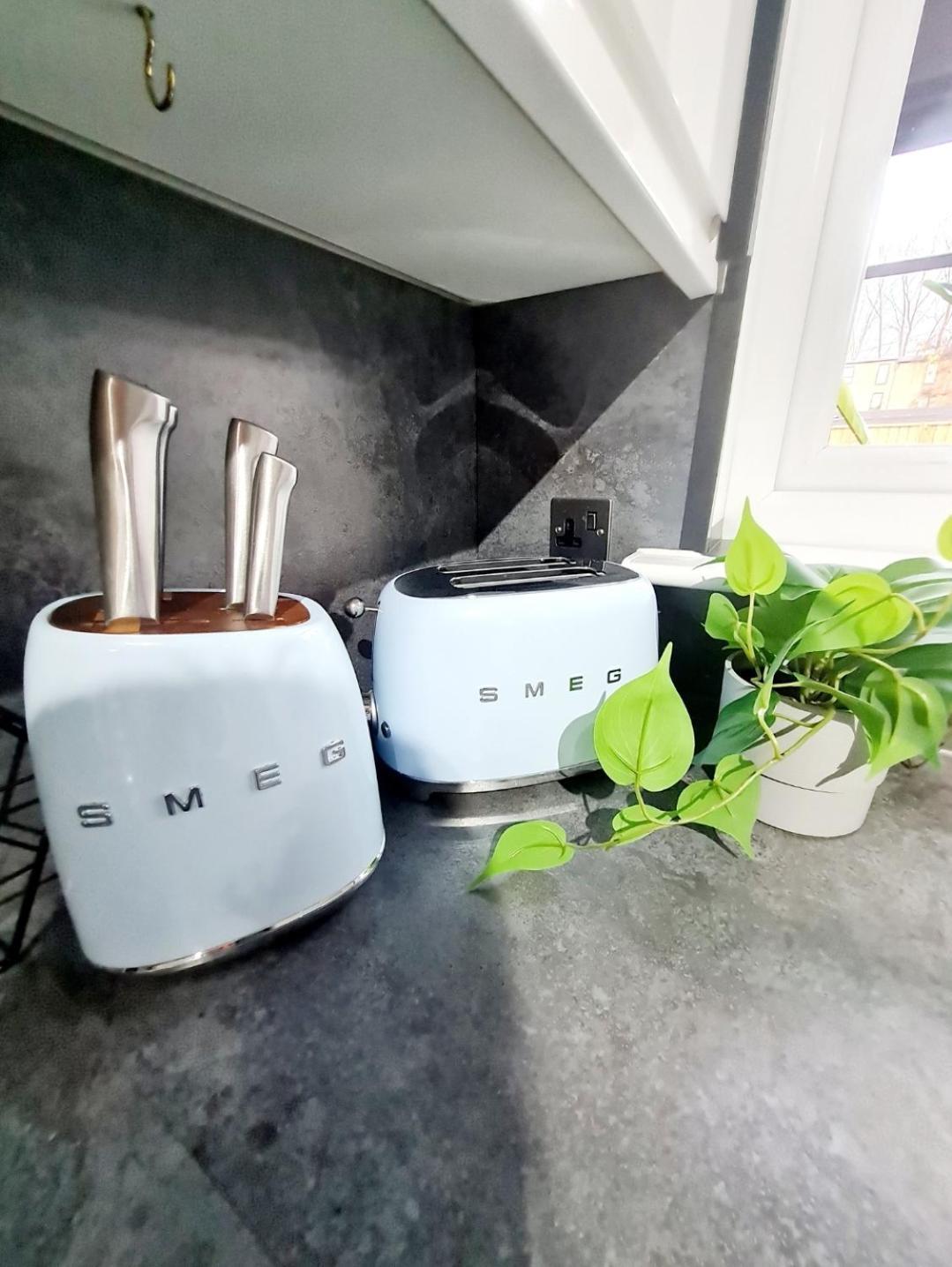 Bright 3Br Walking Distance To Town - Free Parking Apartment Глазгоу Екстериор снимка