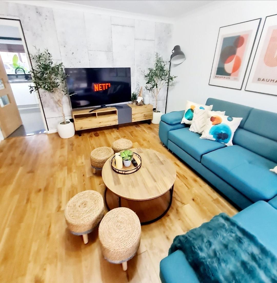 Bright 3Br Walking Distance To Town - Free Parking Apartment Глазгоу Екстериор снимка