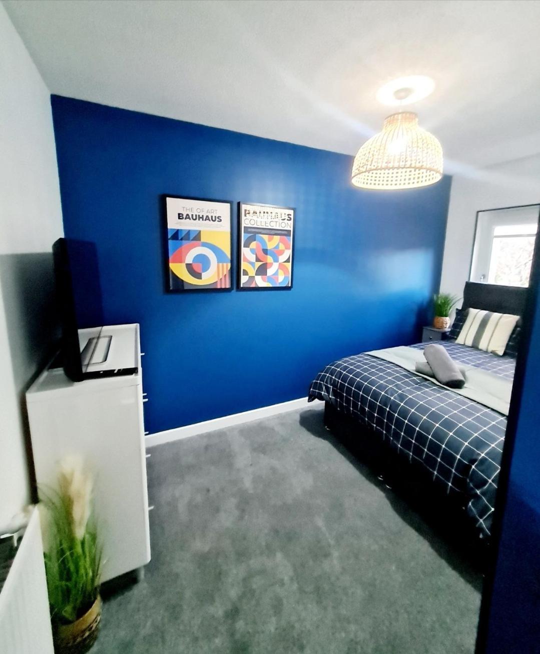 Bright 3Br Walking Distance To Town - Free Parking Apartment Глазгоу Екстериор снимка