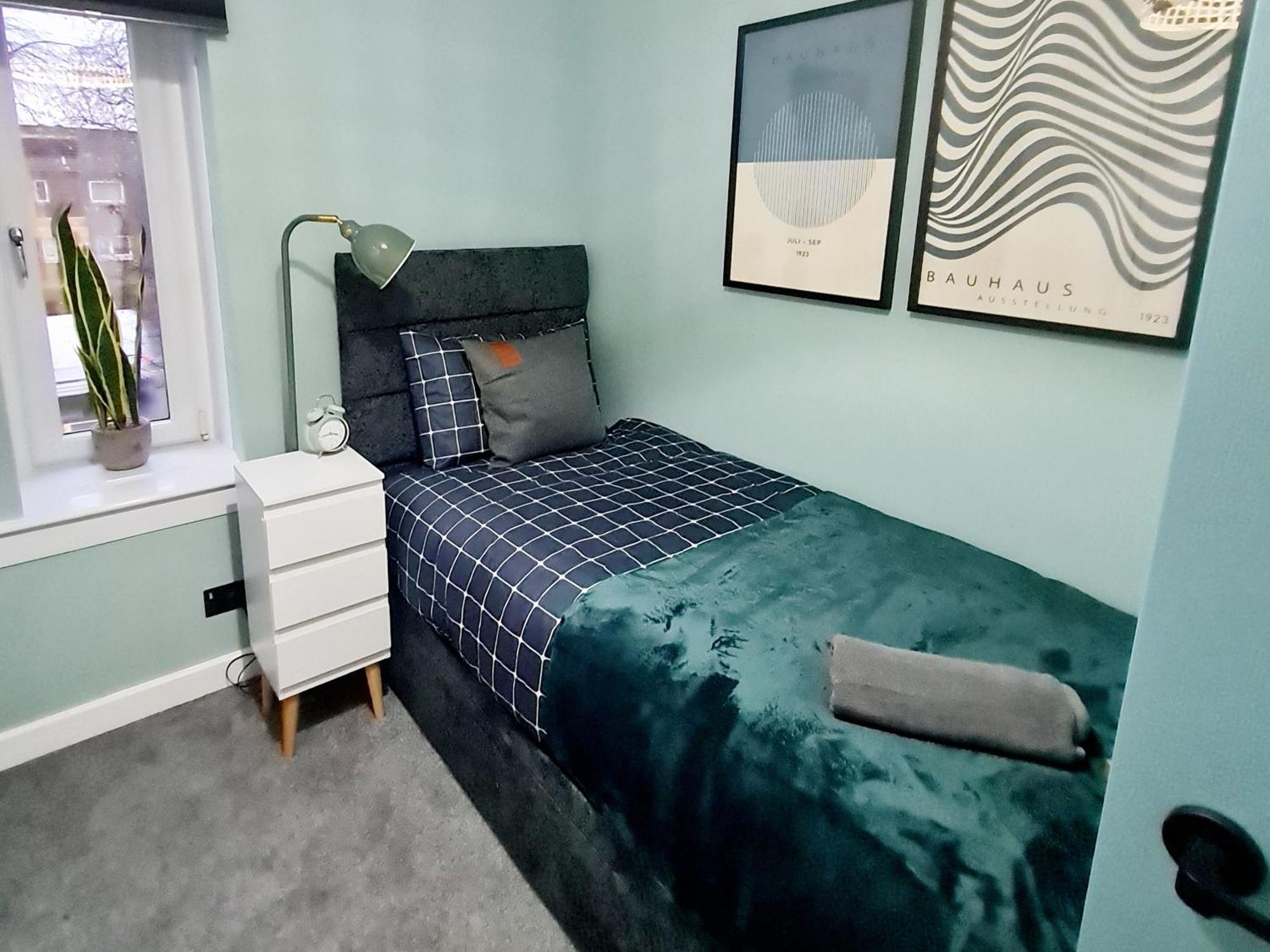Bright 3Br Walking Distance To Town - Free Parking Apartment Глазгоу Екстериор снимка